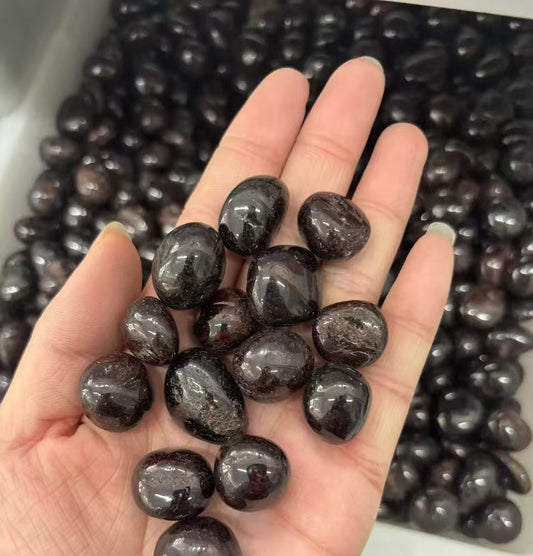 Natural Almandine Garnet 15-20mm - Root Chakra Stones per kg (Tumbled) - 1kg Blood Red Garnet Tumbles - Vitality & Protection Gemstones